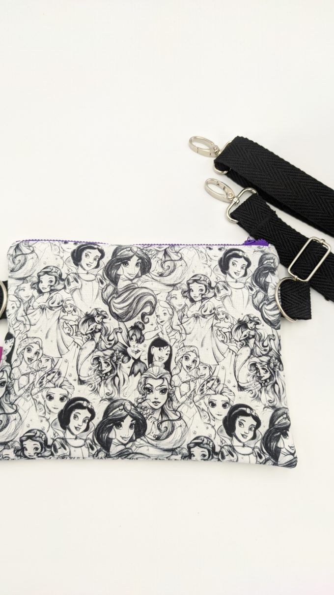 Riño-bolso Princesas blanco y negro. Riñonera convertible.