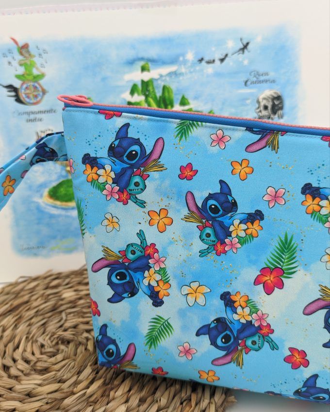 Disney Stitch Naughty Make a Face Neceser Adaptable Azul 29x21x15 cms  Rígido ABS 9,14L 0,8 kgs : : Moda